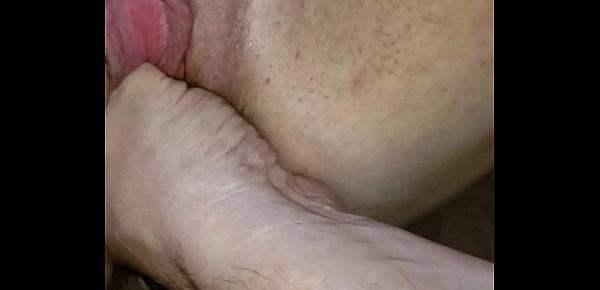  Making her pretty pussy pulsate - Hotsquirtcouple